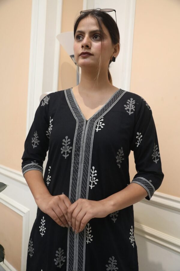 Negchar Black Border Straight Kurta Set